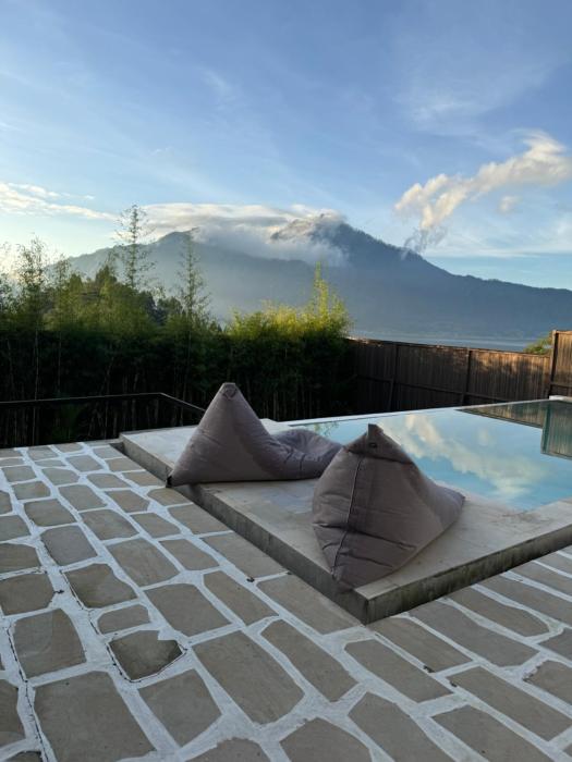 Enla Montana villa private pool and hot spring