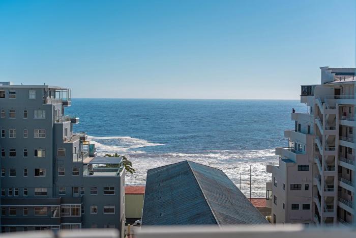 Stunning Ocean View Apt, Beach Walk & Promenade Access!