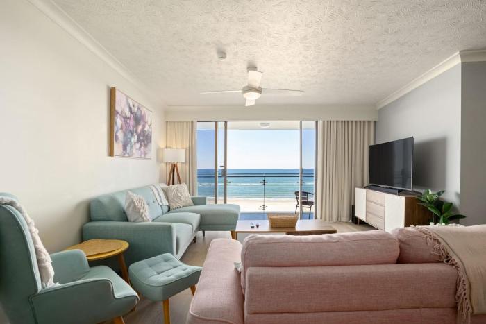 Pastel Drift - Beachfront Haven by Dining & Parks
