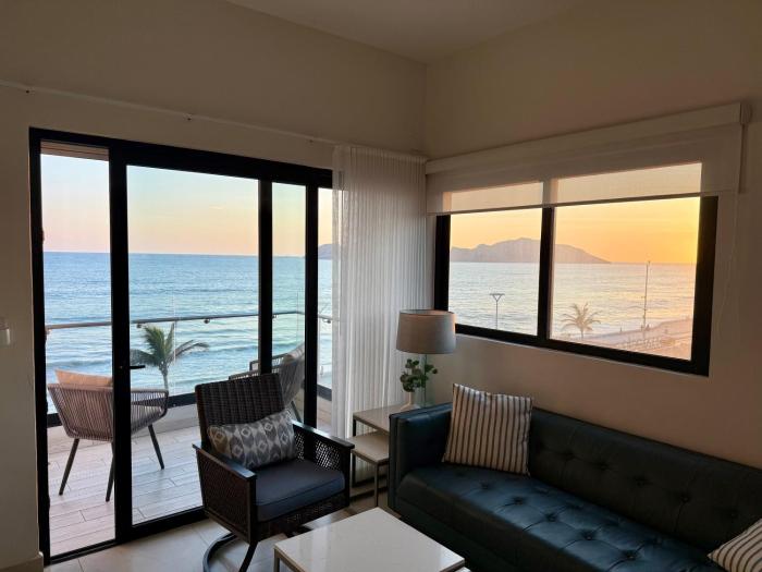 Altomare Panoramic-- Frente al Mar y Parque Central --Excelente Vista