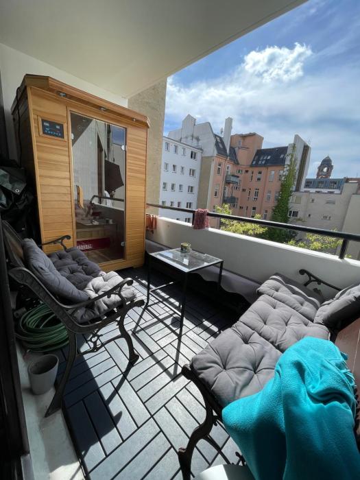 Cozy room next to Kudamm with balcony and sauna