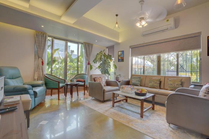 Tranquil 3 BHK Pet-Friendly Gateway with Bathtub, Balcony and Scenic Views