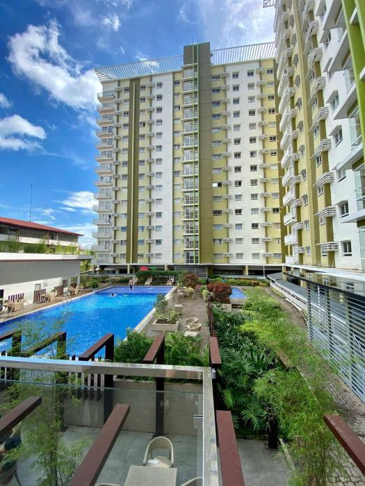 15FLR Condo End-Unit With Balcony Facing Amenities in Mesaverte Residences CDO