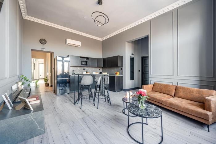 Deluxe n Industrial 3BEDRM Suit in the Center