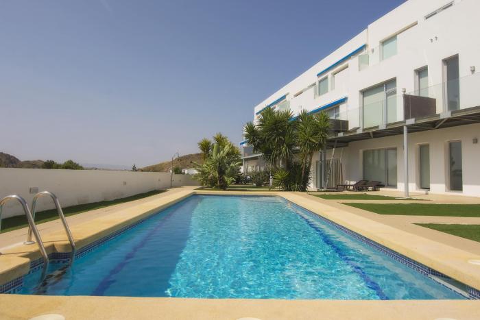 Fantástica Casa Adosada con Piscina y Parking