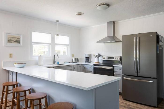 Cozy Nags Head Home Walkable to Beach with Hot Tub