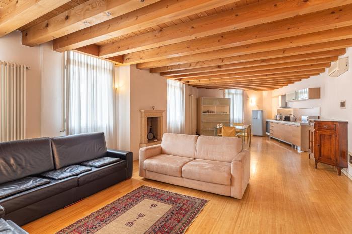 MAISON MARIA city center Public Parking Available