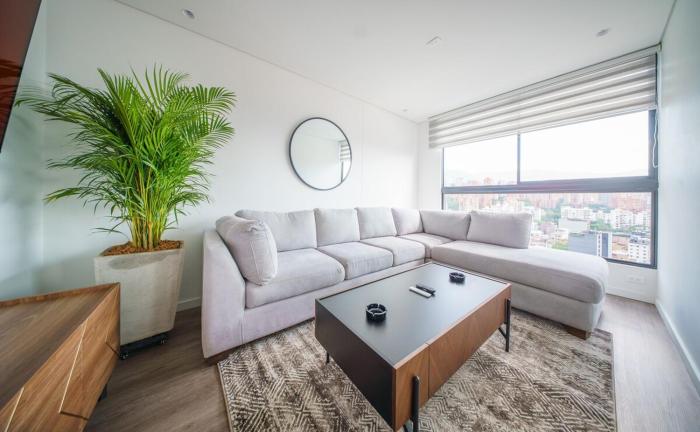 Luxury 2 Bedroom Highrise Apt 5 Min from Provenza