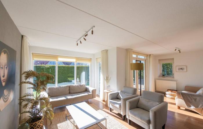 Holiday home for rent near swimming pool and golf course