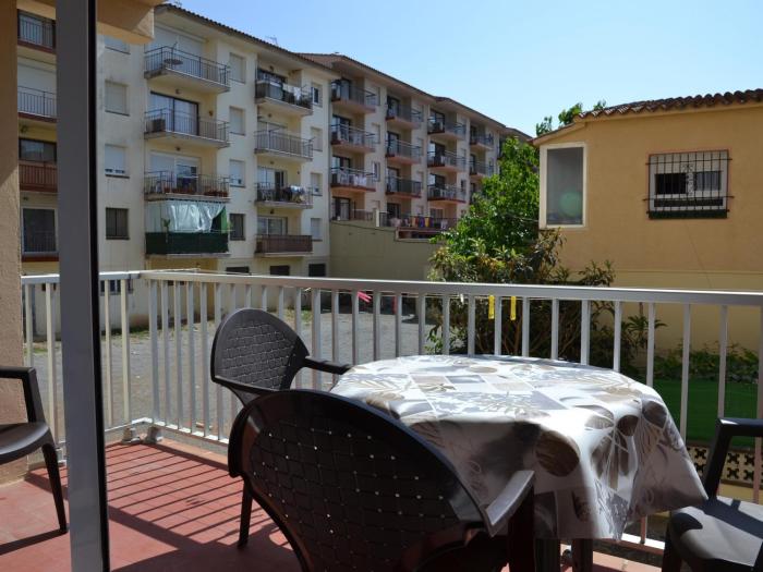 Apartamento económico cerca de la playa, con terraza y parking en LEstartit - ES-323-48
