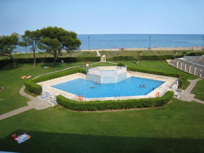 Apartamento acogedor en la playa con acceso directo al mar y piscina en LEstartit - ES-323-22