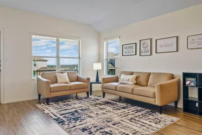 Family Friendly - Private - Spacious - Modern - Pool