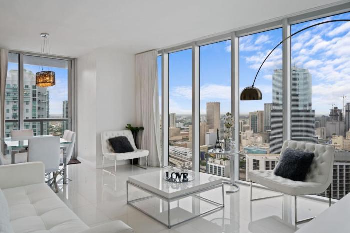 Icon Brickell 2BR Poolside Paradise in the Sky