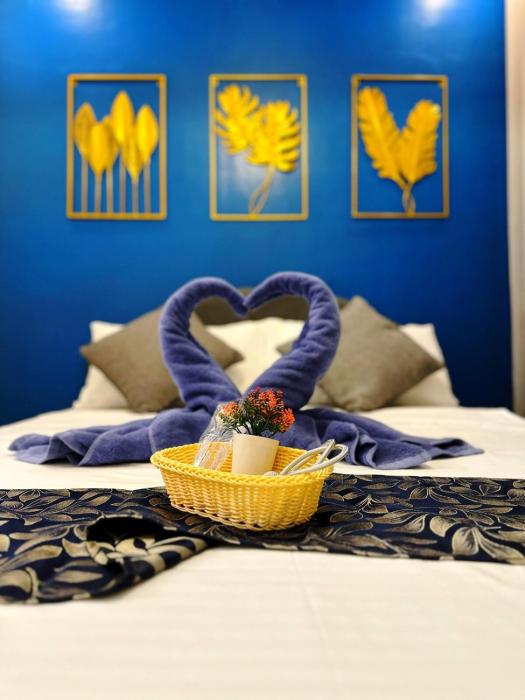 The Lounge Titanium by KRD