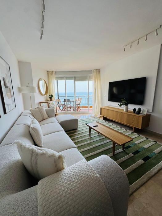 Modern beachfront apartment 2 Bdrm , incredible views