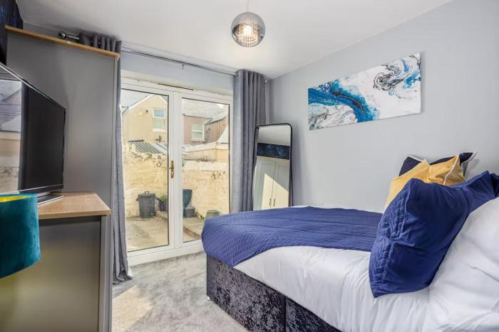 Room 1, 23 Deganwy Avenue