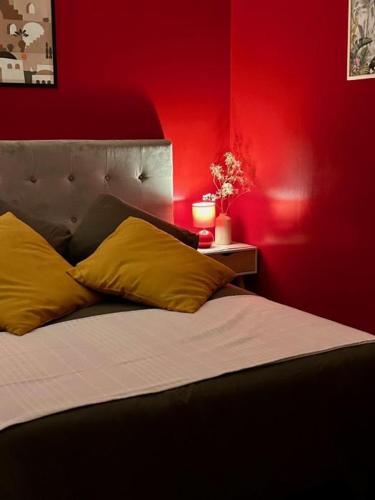 Chambre cosy dans maison familiale avec petit déjeuner chez Olivier et Manuel à Clavette, proche La Rochelle