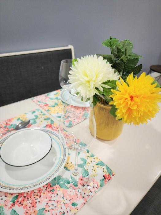 Gorgeous Two Bedroom Suite in a Quiet, Picturesque Neighborhood!