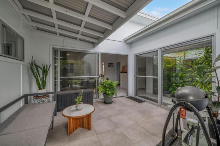 Secret Sanctuary On Seagrass Luxury Coastal Retreat in Jervis Bay