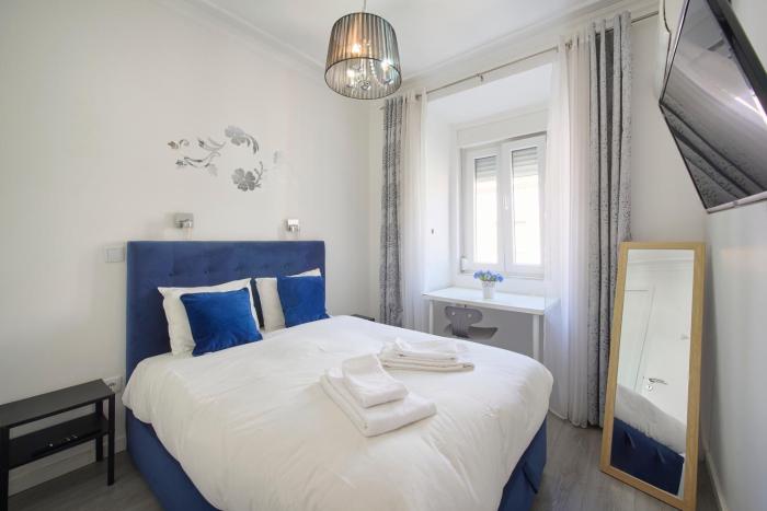 New 3 bedroom flat with river on sight @Alameda