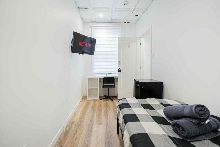 Room n5-Apartment 1 in a SHARED apartment in downtown Montreal