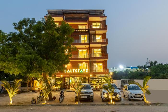 Saltstayz Premier - Sector 50 & Golf Course Ext Road