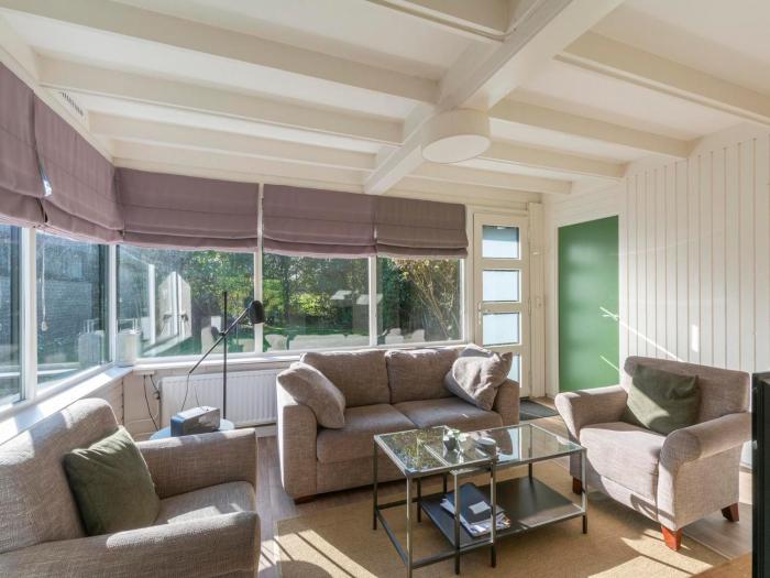 Bungalow in Sint Maartenszee near Beach