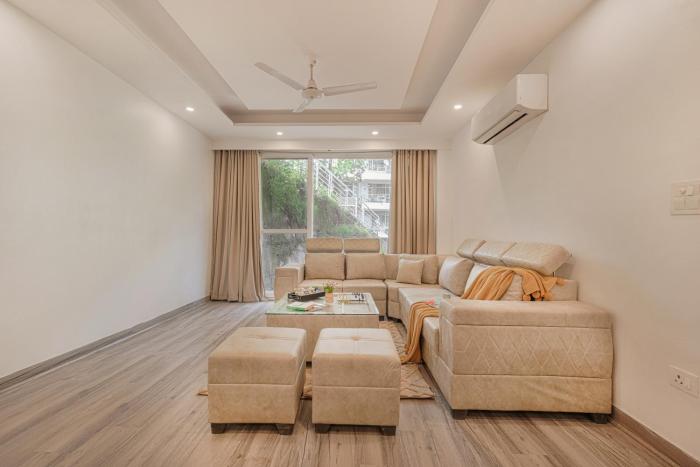 Alaya Stays Pinnacle Hilltop 3BHK Apartment with Picturesque Balcony & Scenic Views