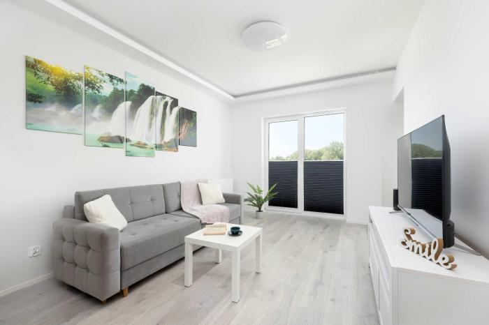 Bright Apartment with Balcony for 4 People by Noclegi Renters