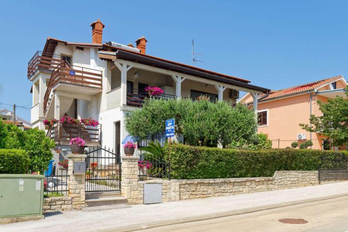 Apartments Marta by Rent Istria