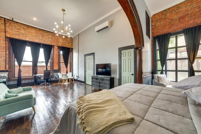 Explore Downtown Marshall Historic Studio Getaway