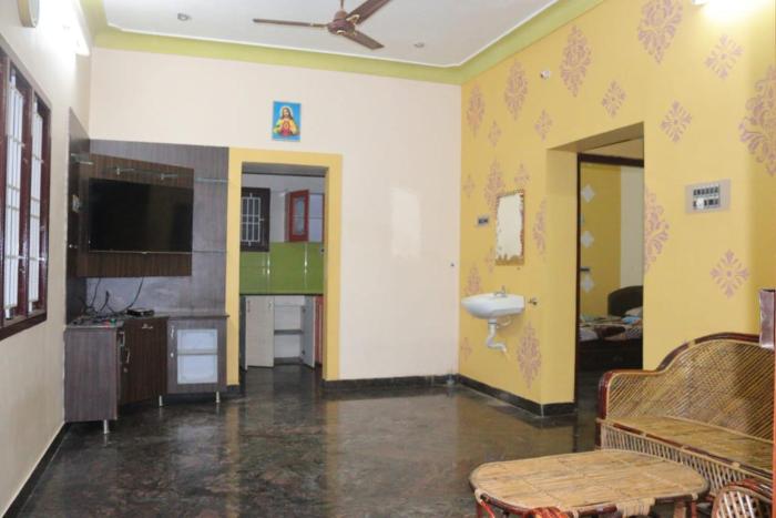 Royal Peters Holiday Homes, Main Falls, Coutralam