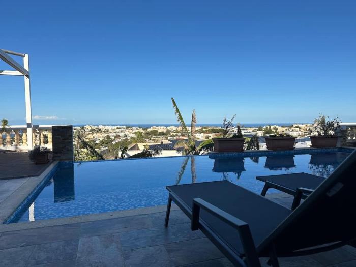 Villa with Views Parking AC