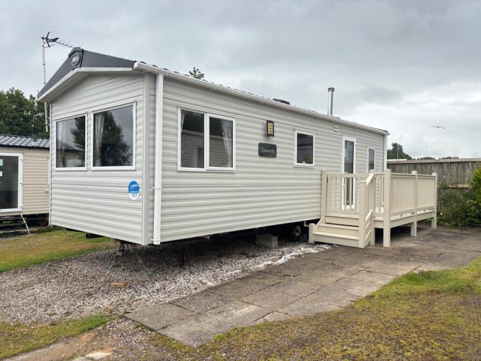Haven SAN 107 -Cosy caravan in Blackpool with Smart TV and private parking