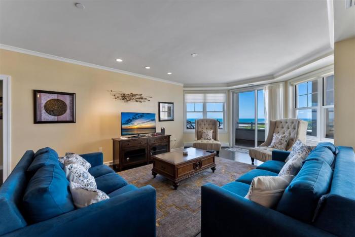 Residence 1108 At The Grand