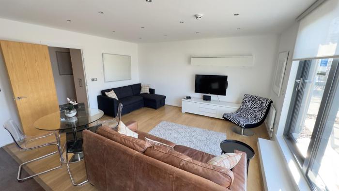 2-Bed Apt Sleeps 7 5 mins to Camden Market