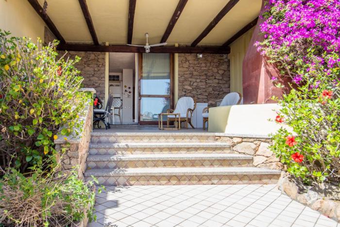 GuestHost - Seaview Villa with Veranda GolfoAranci