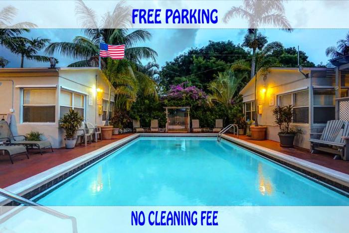 Richards Motel Courtyard