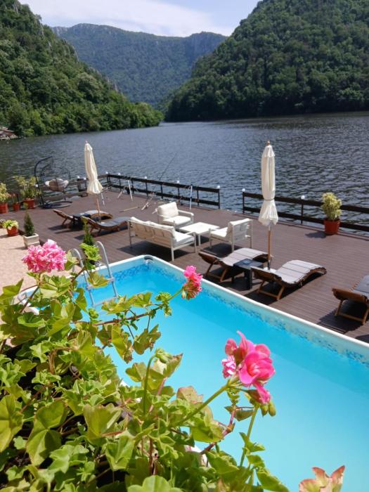 Casa Golful Mraconiei Eselnita