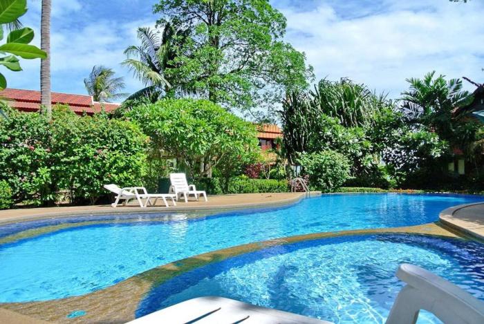Luxurious Thai-Style Villa with a Swimming Pool Just 20 Meters from Beach Access