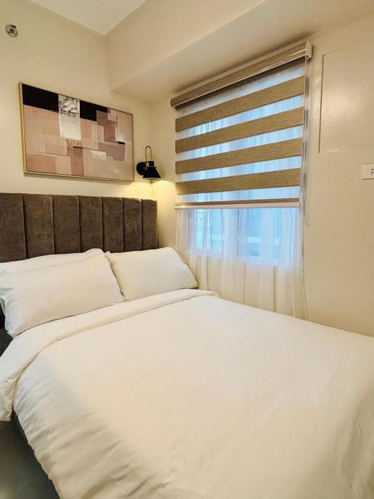 Comfortable Classy Combined - Amazing Unit Just Around the Block