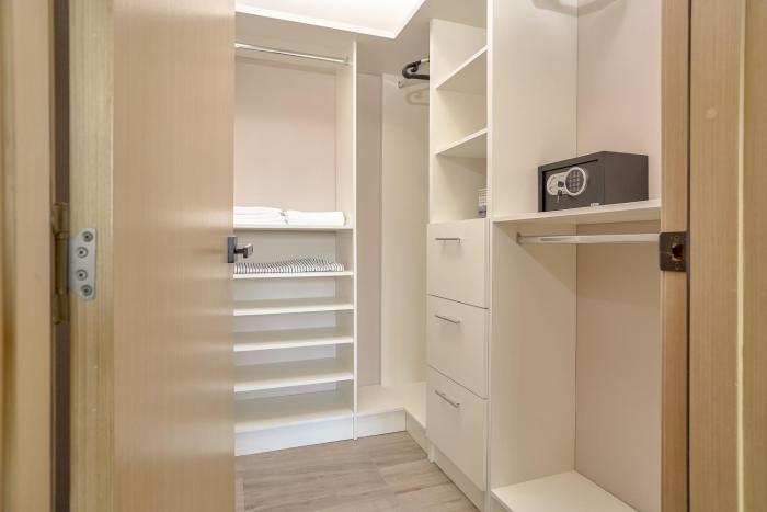 Regatta Living Suites by Yellowkey