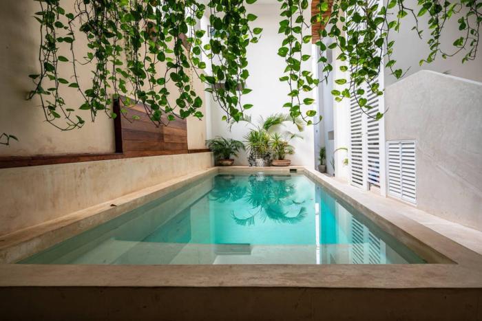 Modern Studio w Rooftop Pool Walk to Beach 5th ave