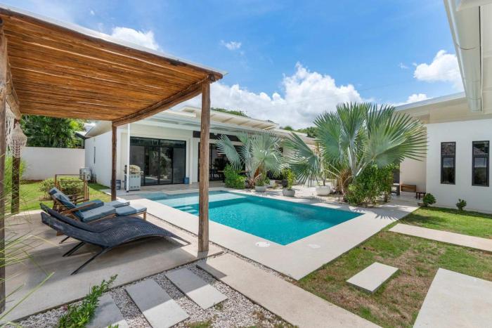 Sprawling Modern Property with a Tranquil Outdoor Living Space swimming pool and a private Casita
