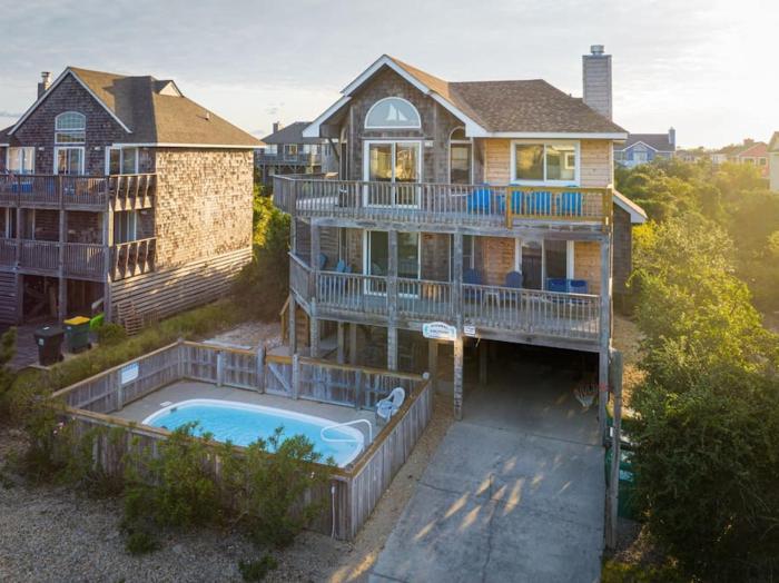 1 Min Walk to Beach Private Pool Family Friendly