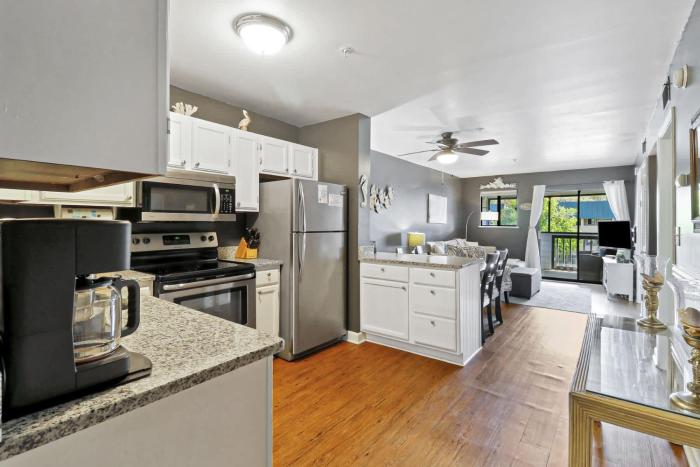 Port Royal Sound 2BR Villa Balcony Pools & Beach Access