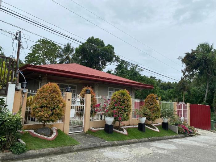 3-Bedroom House with 2-full bathrooms