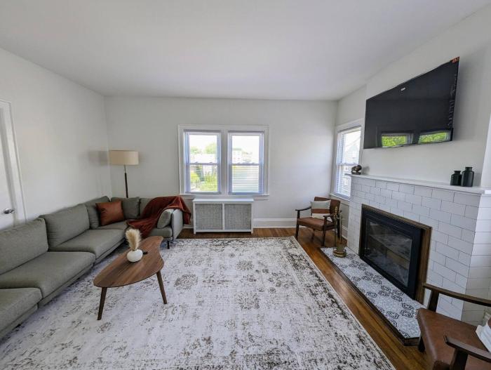 NYC in 30 Cozy Stylish Fleetwood Stay