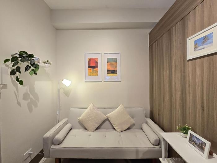 1BR Condotel with Balcony at FAME Residences #FM57-1