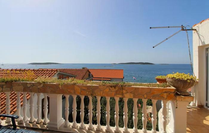 Four Bedroom Cozy Apartment In Milna